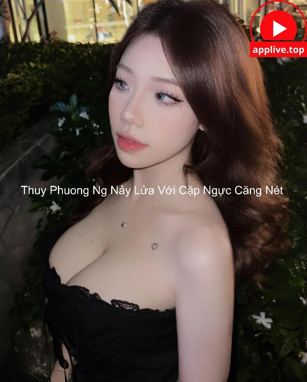 Thuy Phuong Ng Nảy Lửa Với Cặp Ngực Căng Nét 1