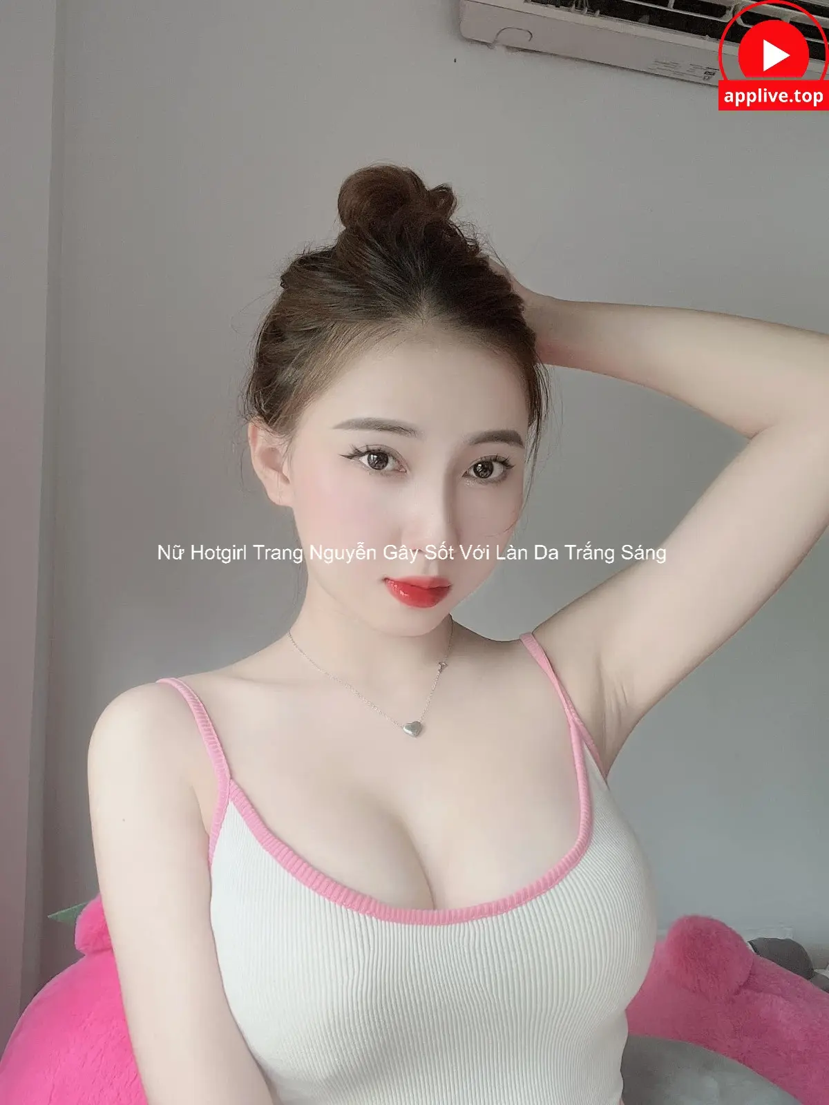 Nữ Hotgirl Trang Nguyễn Gây Sốt Với Làn Da Trắng Sáng 2