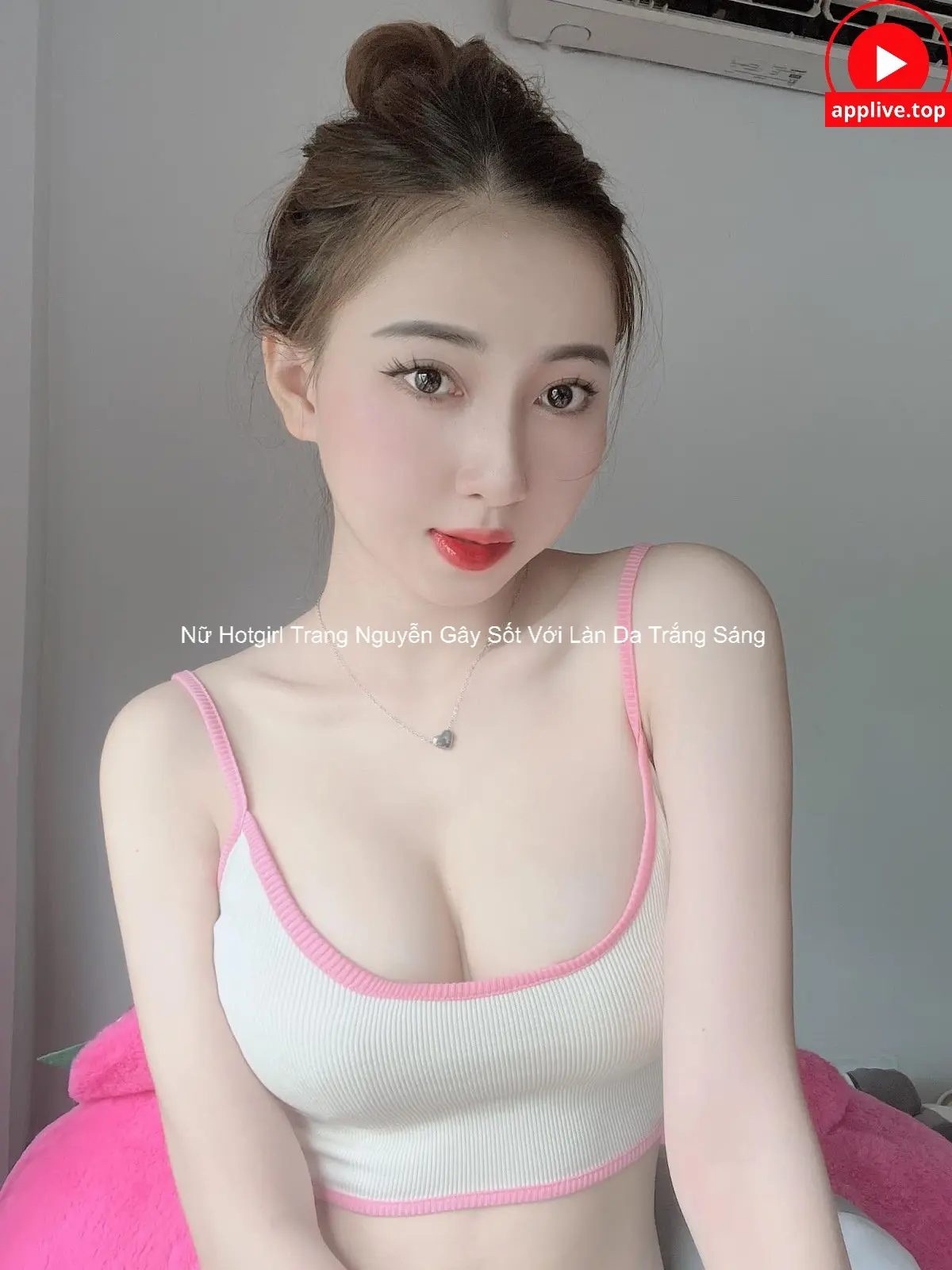 Nữ Hotgirl Trang Nguyễn Gây Sốt Với Làn Da Trắng Sáng 3