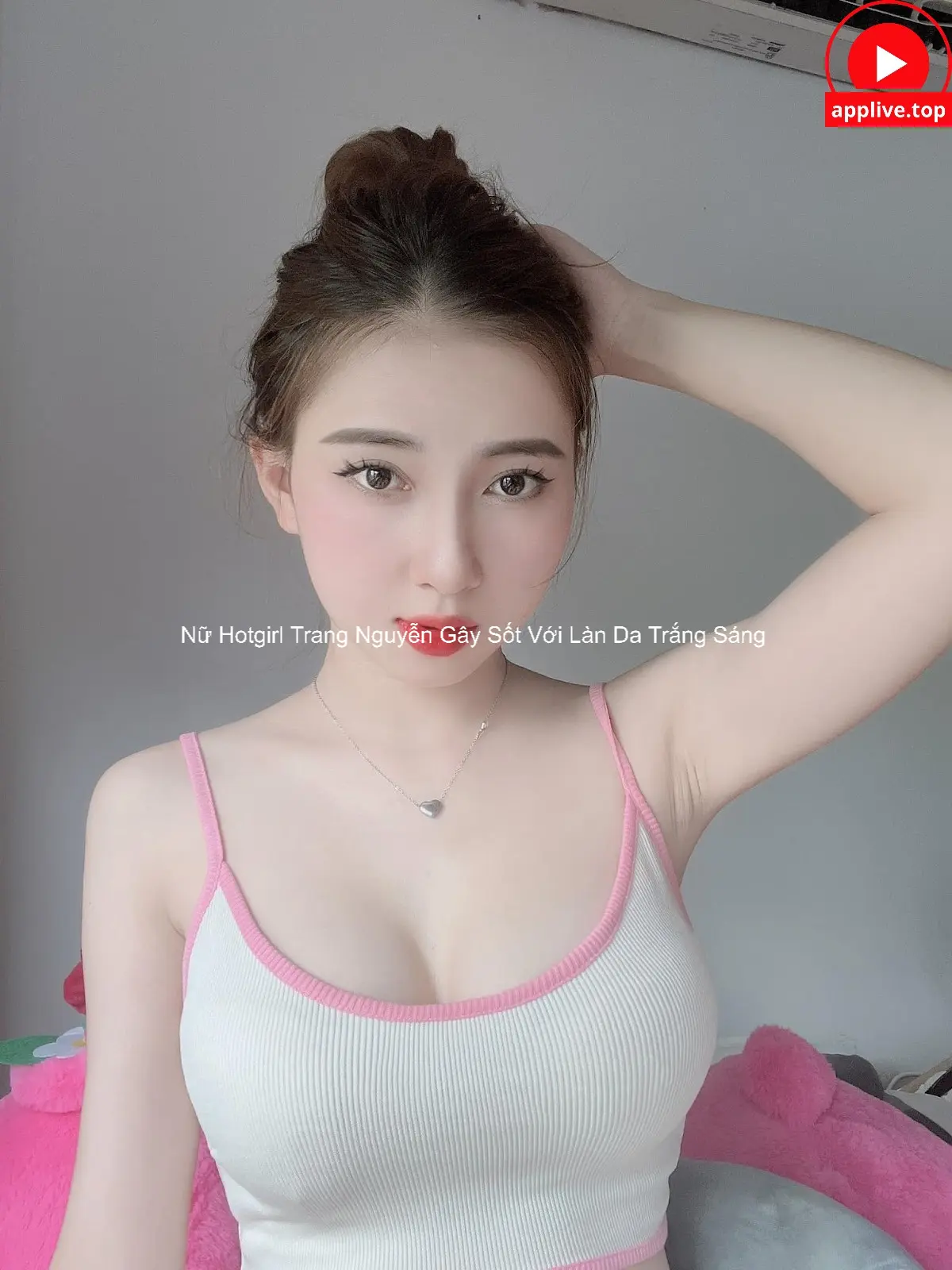 Nữ Hotgirl Trang Nguyễn Gây Sốt Với Làn Da Trắng Sáng 4