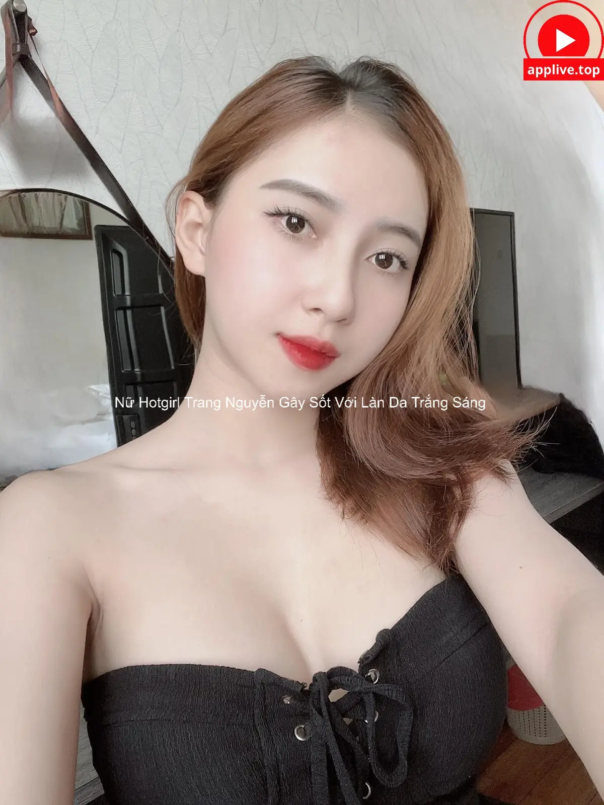 Nữ Hotgirl Trang Nguyễn Gây Sốt Với Làn Da Trắng Sáng 8